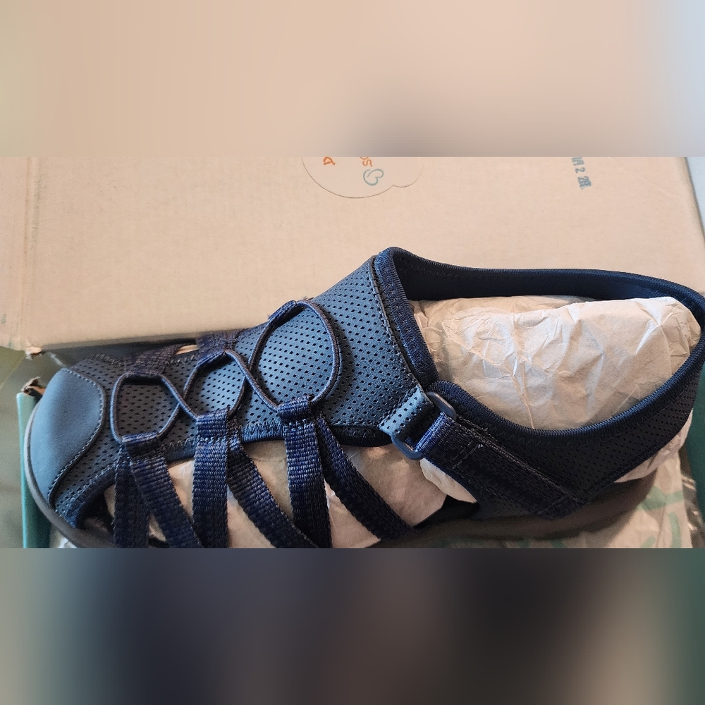 Baretraps Lana Women's Closed Toe Sandals (Navy) - Picture 7 of 11